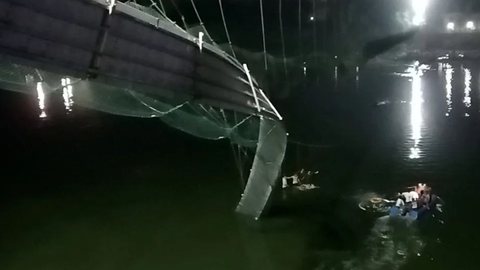 As autoridades afirmaram que haviam 150 pessoas na ponte - Imagem: reprodução / divulgação G1