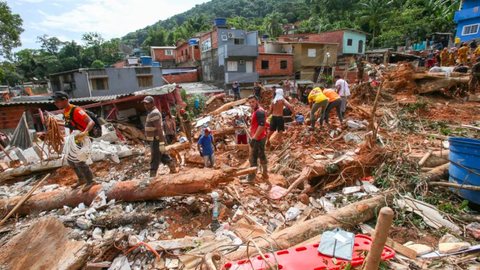 1 mês após tragédia, São Sebastião tem 5 novas áreas de risco com mil casas interditadas - Imagem: reprodução Carta Capital