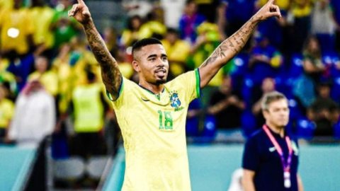 O atacante Gabriel Jesus será desfalque da seleção no jogo de quinta-feira (16) contra a Colômbia - Imagem: Reprodução/Instagram @dejesusoficial