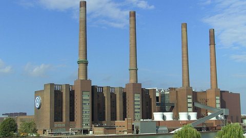 Fábrica da Volkswagen na cidade de Wolfsburg, na Alemanha - Imagem: Reprodução / Wikipédia