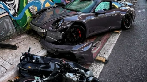 Veículo de alto padrão ficou destruído após sequência de colisões - Imagem: Reprodução
