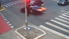 Após a colisão, Bia Miranda se manifestou nas redes sociais, pedindo desculpas e se comprometendo a arcar com os danos - Imagem: Reprodução / Smart Sampa