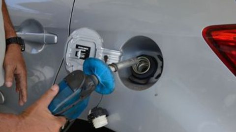 Petrobras reduz litro da gasolina em R$ 0,25 nas distribuidoras - Imagem: reprodução grupo bom dia