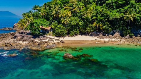 As autoridades alertam sobre os perigos do mar, especialmente em feriados, onde correntes e mudanças nas condições podem ser fatais - Imagem: Reprodução/Marco Bonello
