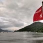 A bandeira vermelha sinaliza locais onde o contato com o mar não é recomendado. - Imagem::Reprodução/Cetesb.