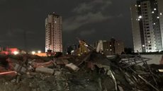 Prédio abandonado desaba em Guarulhos - Imagem: Reprodução / TV Globo