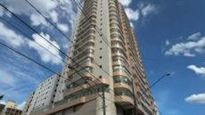 O prédio residencial está localizado na cidade de Praia Grande e foi evacuado às pressas - Imagem: Reprodução/TV Globo News