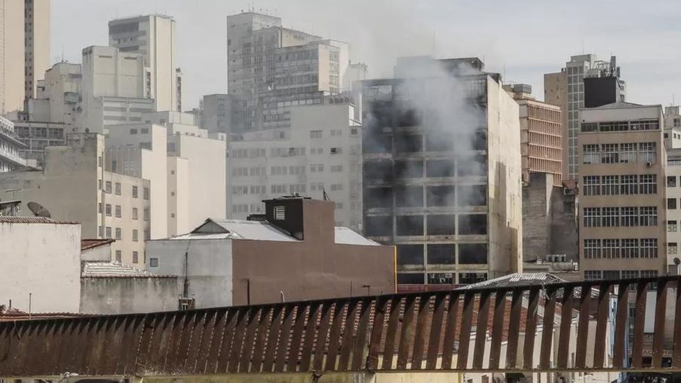 Mais de 300 prédios de três ruas do Brás, no Centro de SP, não têm auto de vistoria do Corpo de Bombeiros - Imagem: Celso Tavares/g1