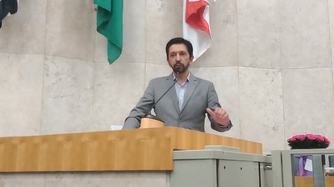 Prefeito Ricardo Nunes (MDB) em discurso na Câmara Municipal de São Paulo - Imagem: Mateus Omena / Diário de S. Paulo
