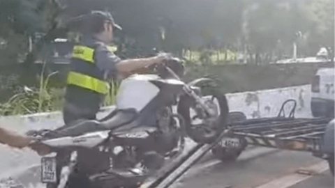 Prefeitura apreende motocicletas utilizadas no transporte irregular de passageiros - Imagem: Reprodução / Prefeitura de SP