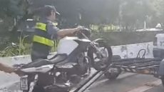 Prefeitura apreende motocicletas utilizadas no transporte irregular de passageiros - Imagem: Reprodução / Prefeitura de SP