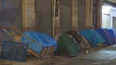 Prefeitura de SP começa a retirar barracas de moradores de rua durante o dia - Imagem: reprodução TV Globo