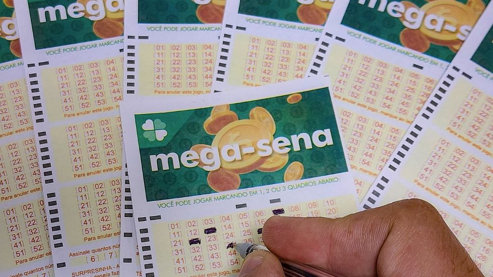 Nenhuma aposta acertou todas as dezenas no concurso desta semana - Imagem: Reprodução / Rafa Neddermeyer / Agência Brasil