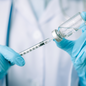 Lenacapavir é aplicado a cada seis meses e manteve proteção próxima de 100% contra o HIV durante a extensão de dois estudos clínicos - Imagem: Reprodução