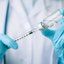 Lenacapavir é aplicado a cada seis meses e manteve proteção próxima de 100% contra o HIV durante a extensão de dois estudos clínicos - Imagem: Reprodução