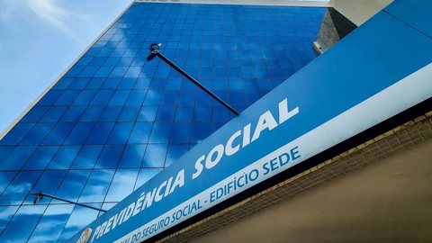 Mudanças nas relações de trabalho podem forçar o Estado a aumentar gastos ou implementar reformas drásticas na Previdência - Imagem: Reprodução / Rafa Neddermeyer / Agência Brasil