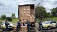 PRF apreende caixas de cigarros contrabandeados na Castello Branco - Imagem: Reprodução / PMESP