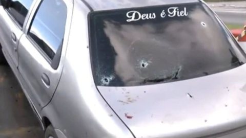 Um tiroteio da PRF em Duque de Caxias deixou Juliana e seu pai feridos. - Imagem: Reprodução | X (Twitter)