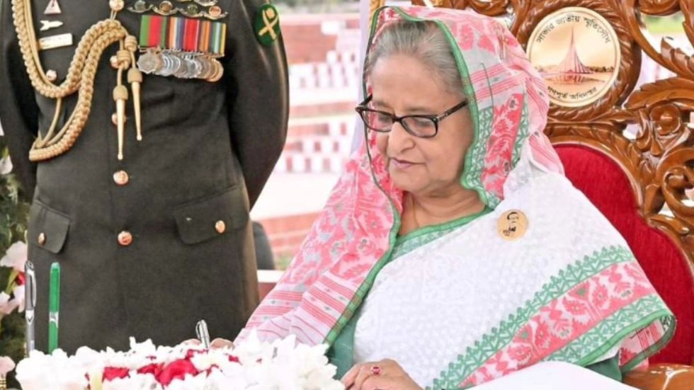 Primeira-ministra de Bangladesh renuncia ao cargo e foge do país em meio a protestos - Imagem: Reprodução / Instagram / @sheikhhasina.mp