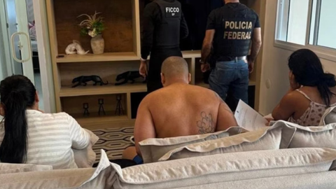 Criminoso foi preso em cobertura com duas namoradas; no local, polícia apreendeu dinheiro, ouro e documentos falsos - Imagem: Divulgação | Polícia Civil de São Paulo