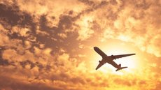 Procon notifica companhias aéreas após suspensão da Anac - Imagem: Reprodução / Freepik