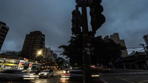 Procon-SP aplicou uma multa de R$ 13,3 milhões à concessionária Enel Distribuição São Paulo - Imagem: Reprodução | X (Twitter) - @estadão