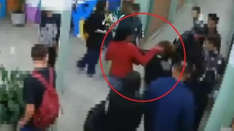VÍDEO: Professora é agredida por mãe de aluno dentro de escola - Imagem: reprodução Dailymotion