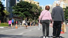 O Governo de São Paulo implementa políticas para promover a qualidade de vida dos idosos, com foco no envelhecimento saudável e ativo - Imagem: Reprodução/Redes Sociais
