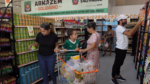 Espaços disponibilizam produtos naturais, orgânicos e de uso doméstico para a população de baixa renda - Imagem: JFDiorio/PrefSP