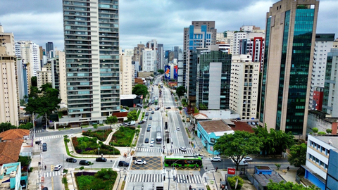 Prefeitura avança na requalificação de uma das avenidas mais antigas da cidade - Imagem: Divulgação / Sergio Barzaghi/SECOM - SP