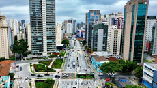 Prefeitura avança na requalificação de uma das avenidas mais antigas da cidade - Imagem: Divulgação / Sergio Barzaghi/SECOM - SP