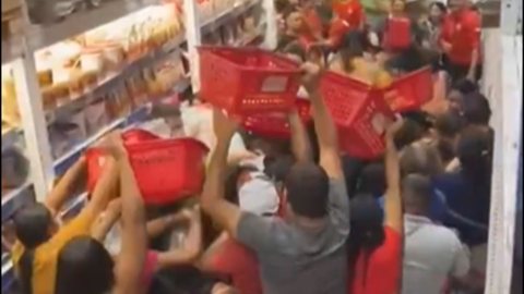 Promoção de miojo a R$ 0,01 provoca correria em supermercado - Imagem: Reprodução / Redes Sociais