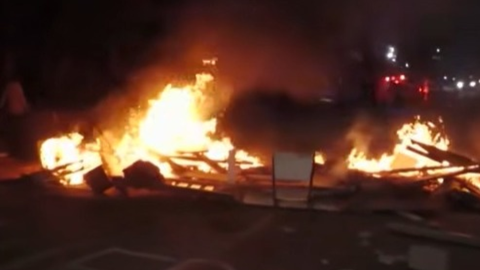 Protesto bloqueia avenida no Jaguaré após explosão que deixou moradores desalojados - Imagem: Reprodução