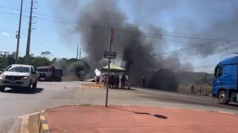 Rodovia bloqueada em Paraupebas no Pará - Imagem: Divulgação / Fetraf