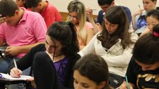 Seis casos de indisciplina são investigados, com alunos usando celulares para registrar partes do exame e divulgá-las online - Imagem: Reprodução / Marcos Santos / USP Imagens