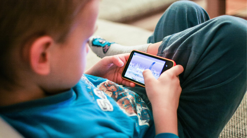 Projeto de lei aprovado na Comissão de Direitos Humanos do Senado busca restringir a publicidade comercial em jogos eletrônicos voltados ao público infantil - Imagem: Reprodução