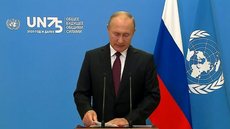 Durante visita a Murmansk, Putin discute a viabilidade de uma administração transitória e negociações de paz. - Imagem: Reprodução | YouTube - AFP