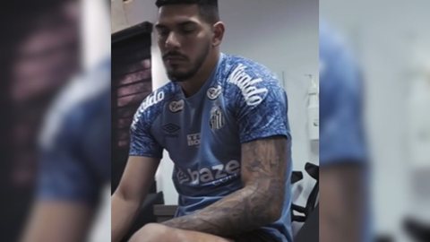 Quadrilha armada invade condomínio de goleiro do Santos e rouba relógio avaliado em R$ 41 mil - Imagem: Reprodução / Instagram
