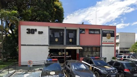Durante a ação, os assaltantes levaram medicamentos, cosméticos e uma quantia em dinheiro, totalizando R$ 221,45 - Imagem: Reprodução/ Reprodução/ Street View