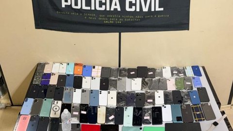 Um dos envolvidos foi detido e motorista fugiu após avançar contra policial. - Imagem: Divulgação/SSP.