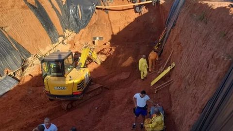 Quatro operários morrem após escavação ceder em frigorífico - Imagem: Divulgação / Defesa Civil