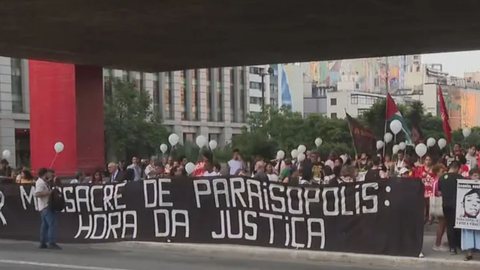 Protesto pedindo por justiça pelo massacre em frente ao MASP, em São Paulo - Imagem: Reprodução / TV globo