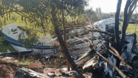 Destroços do avião que caiu na área rural de Minga Guazú - Imagem: Reprodução