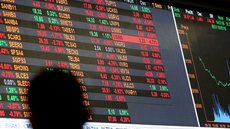 As bolsas asiáticas e europeias registram perdas significativas após o anúncio de tarifas que variam entre 20% e 46% por Trump - Imagem: Reprodução / Agência Brasil