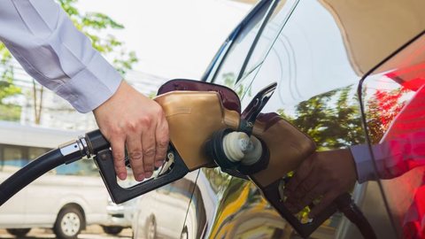 A ANP divulgou a queda no preço médio do litro de todos os combustíveis nesta semana. - Imagem: reprodução I Freepik