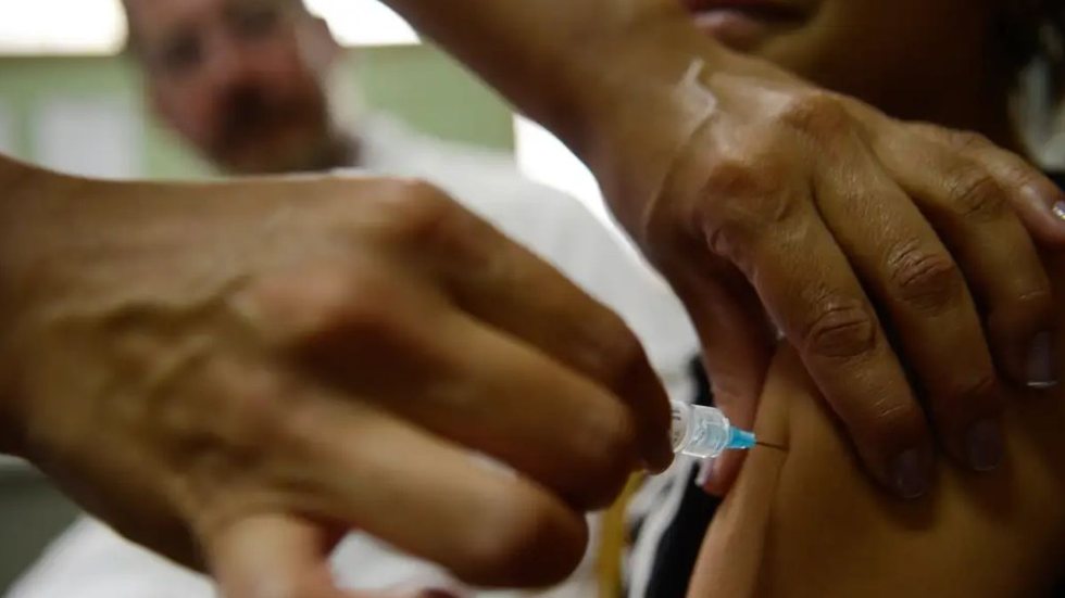 A vacina contra o HPV foi ampliada pela Prefeitura da capital na última sexta-feira (3) - Imagem: reprodução Agência Brasil
