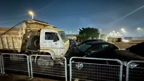 Racha envolveu oito veículos além dos caminhões e deixou vítimas encaminhadas ao hospital - Imagem: Reprodução/Cristina Mayumi/TV Globo