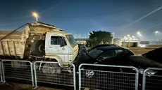 Racha envolveu oito veículos além dos caminhões e deixou vítimas encaminhadas ao hospital - Imagem: Reprodução/Cristina Mayumi/TV Globo