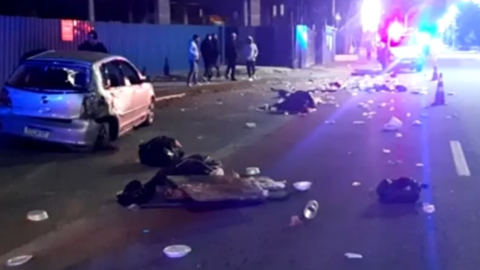 Veículo envolvido no acidente ficou parcialmente destruído após a colisão - Imagem: Reprodução