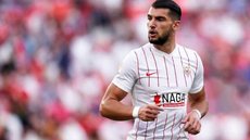 Rafa Mir, atacante do Valência, é detido após denúncia de agressão sexual - Imagem: Reprodução / Instagram / @rafamir33